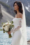 Robe de mariée en traîne à balayage d’épaule en mer ivoire avec fente
