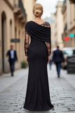 Robe de la mère de la mariée en lacette noire en satin à une épaule