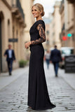 Robe de la mère de la mariée en lacette noire en satin à une épaule
