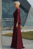 Robe de mère de la mariée en dentelle en bordeaux à fourreau