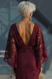 Robe de mère de la mariée en dentelle en bordeaux à fourreau