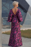 Robe de mère de la mariée à motifs de fleurs fûches fuchsia, fourreau froissé et manches évasées