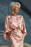 Robe de mère de la mariée à motifs de rose poussiéreuse à motifs de fleurs, satin et manches évasées