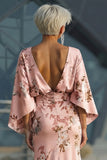 Robe de mère de la mariée à motifs de rose poussiéreuse à motifs de fleurs, satin et manches évasées