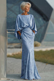 Robe de mère de la mariée à fleurs bleu poussiéreux à fourreau froissé avec manches évasées