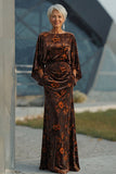 Robe de mère de la mariée à motifs marron à fourreau et manches évasées