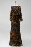 Robe de mère de la mariée à motifs marron à fourreau et manches évasées