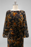 Robe de mère de la mariée à motifs marron à fourreau et manches évasées