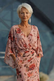 Robe de mère de la mariée à manches évasées en rose fleurie en V à col en V