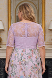 Lilas Fleural Une robe de mère de la mariée brodée grande taille avec demi-manches