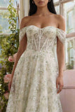 Robe d'invitée de mariage midi vert clair tulle ligne A bustier épaule dénudée appliqué