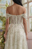 Robe d'invitée de mariage midi vert clair tulle ligne A bustier épaule dénudée appliqué