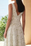 Robe d'invitée de mariage midi vert clair col V appliquée