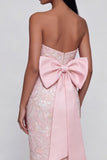 Robe d'invitée de mariage midi rose sans bretelles nœud papillon avec fente arrière