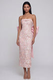 Robe midi rose scintillante, sans bretelles appliquée, avec nœud papillon
