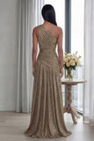 Robe d'invitée de mariage longue dorée à une épaule plissée avec fente