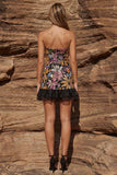 Robe cocktail Bodycon noire scintillante sans bretelles à sequins avec volants