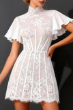 Robe de mariée courte blanche ligne A col montant manches fluides