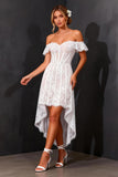 Robe de mariée en dentelle blanche à épaules dénudées
