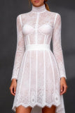Robe de mariée blanche en dentelle A Line à manches longues hautes-basses avec nœud