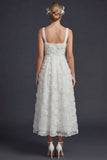 Robe de mariée longue à col carré blanche à ligne A avec des fleurs 3D