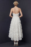 Robe de mariée blanche sans bretelles High-Low A Line avec des fleurs 3D