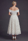 Robe de mariée blanche A Line, longue sur les épaules avec des fleurs 3D