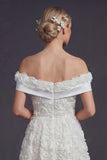 Robe de mariée blanche A Line, longue sur les épaules avec des fleurs 3D