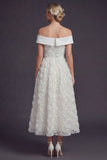 Fleurs blanches 3D à épaules dénudées, une robe de mariée longue ligne