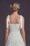 Sangles à nœud papillon blancs Une robe de mariée courte à ligne avec des fleurs 3D