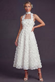 Robe de mariée longue découpée en lidu blanc avec des fleurs 3D