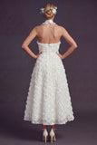 Robe de mariée longue découpée en lidu blanc avec des fleurs 3D