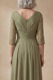 Une robe midi midi à col en V à col en V poussiéreux en ligne sauge poussiéreuse