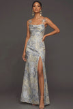 Petite robe formelle longue à bretelles florales jacquard bleu poussiéreux avec fente