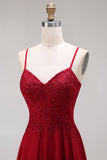 Longue robe de mère de la mariée en velours bordeaux appliquée à ligne A avec perles