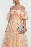 Robe d'invitée de mariage midi champagne ligne A épaules dénudées imprimé floral avec appliques