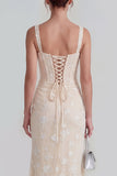 Robe midi florale midi à fourreau lilas à fourreau transparent corset à col carré avec dentelle dans le dos
