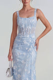 Robe midi florale midi à fourreau lilas à fourreau transparent corset à col carré avec dentelle dans le dos