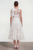 Robe d'invitée de mariage midi rose ligne A col rond nœud imprimé floral avec poches
