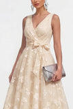 Robe midi fleurie lilas à col en V avec nœud