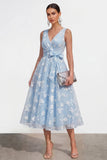 Robe midi fleurie lilas à col en V avec nœud