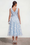 Robe midi fleurie lilas à col en V avec nœud