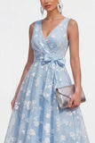 Robe midi fleurie lilas à col en V avec nœud
