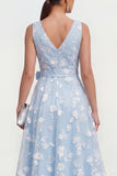 Robe midi fleurie lilas à col en V avec nœud