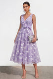 Robe midi fleurie lilas à col en V avec nœud