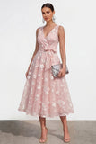 Robe midi fleurie lilas à col en V avec nœud