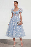Robe midi bleue fleurie en ligne A à lacet remontée dans le dos avec manches bouffantes