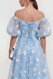 Robe midi midi rose à lignes dénudées, avec dentelle dans le dos