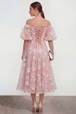 Robe midi midi rose à lignes dénudées, avec dentelle dans le dos