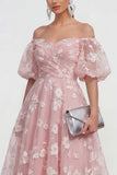 Robe midi midi rose à lignes dénudées, avec dentelle dans le dos